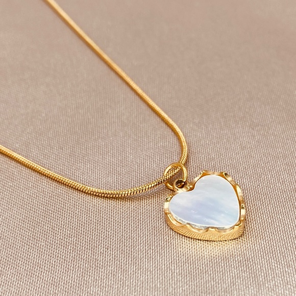 Luzy Jewelry Jewelry - Mother of Pearl Heart Pendant Dainty Rope Chain Necklace in Gold